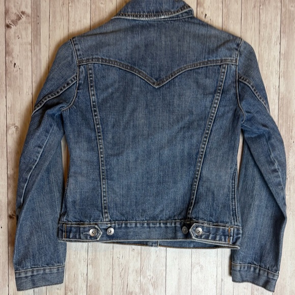 Gap 1969 Medium Wash Distressed Denim Trucker Jacket 2006 - Picture 6 of 8